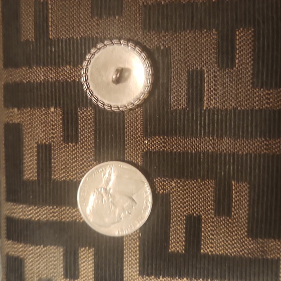 Chanel button - Picture 2 of 2